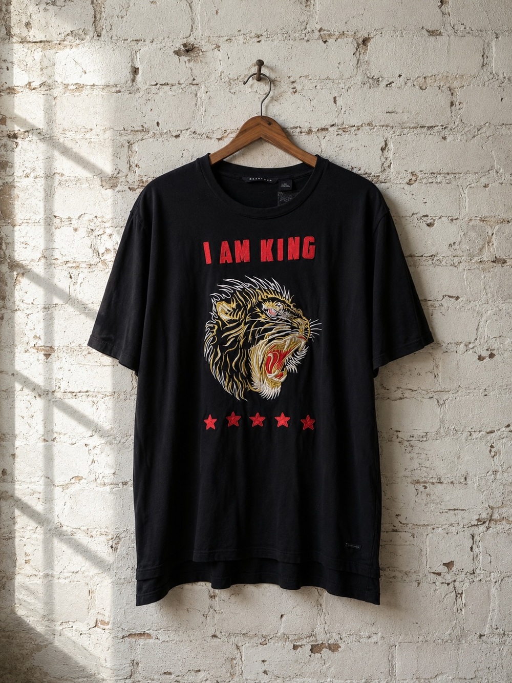 Vintage Sean John 
 “I AM KING” Graphic Tee — Oversized Roaring Lion Tee
Sz. XL